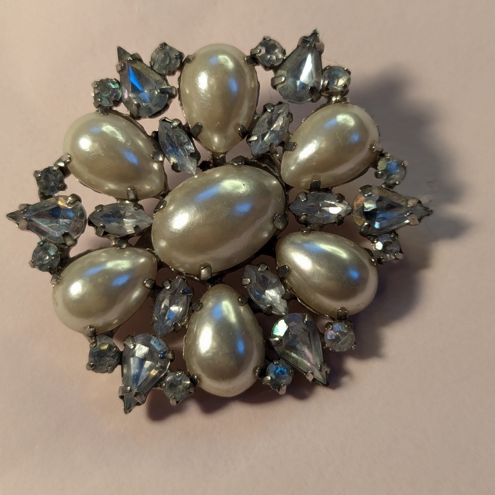 Vintage Brooch Pin Faux pearl clear diamond rhinestone silver tone circle 2"